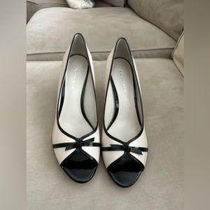 Anne Klein AK Open Toe Bow High Heel Spectator Pumps Black Cream 9.5